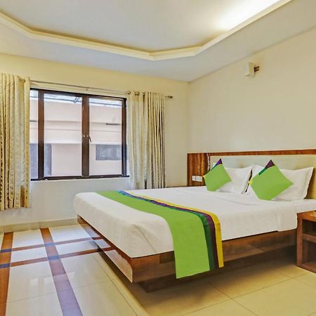 Hotel Treebo Trend Time Square Marine Drive Kochi Exterior foto