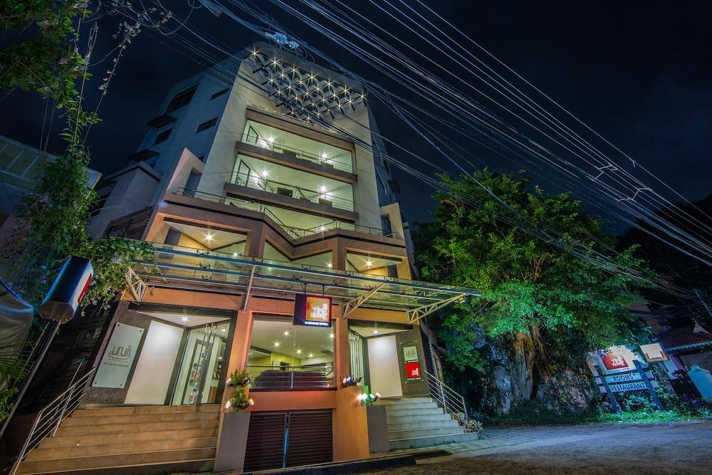 Hotel Treebo Trend Time Square Marine Drive Kochi Exterior foto