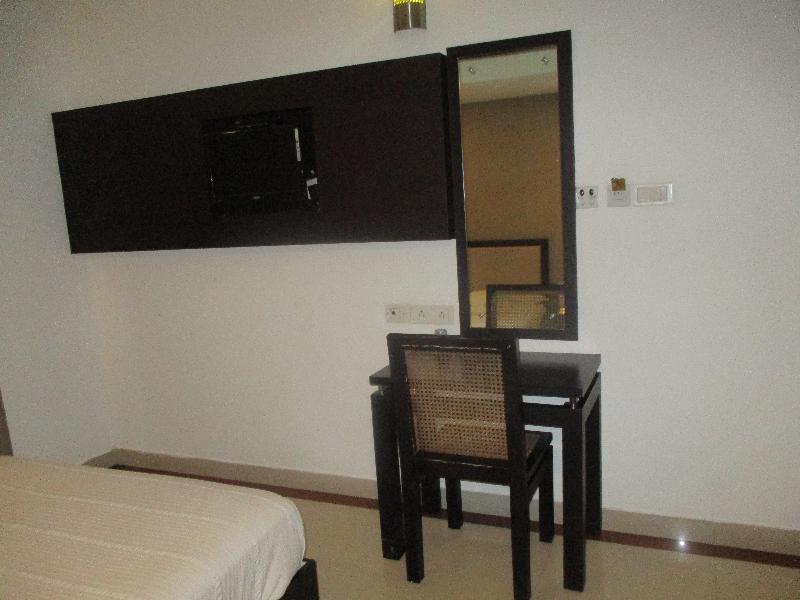 Hotel Treebo Trend Time Square Marine Drive Kochi Exterior foto