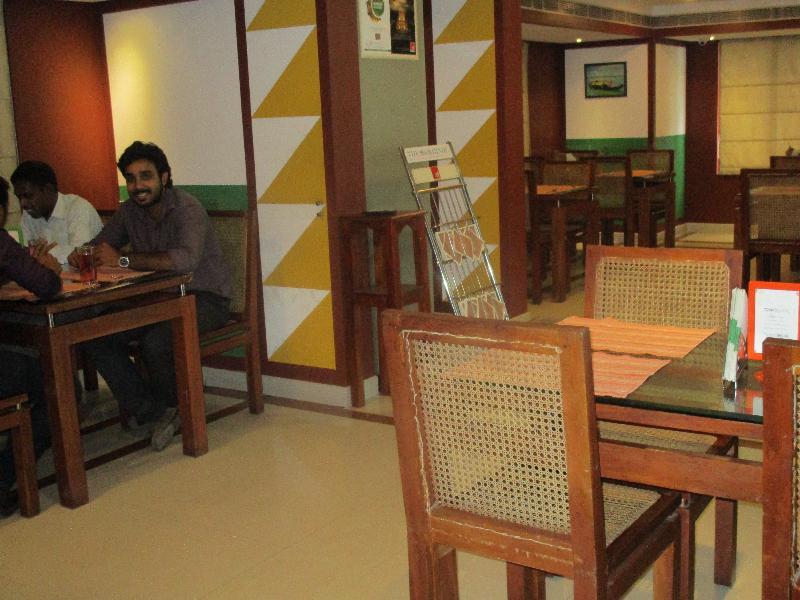 Hotel Treebo Trend Time Square Marine Drive Kochi Exterior foto