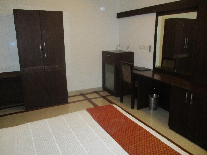 Hotel Treebo Trend Time Square Marine Drive Kochi Exterior foto
