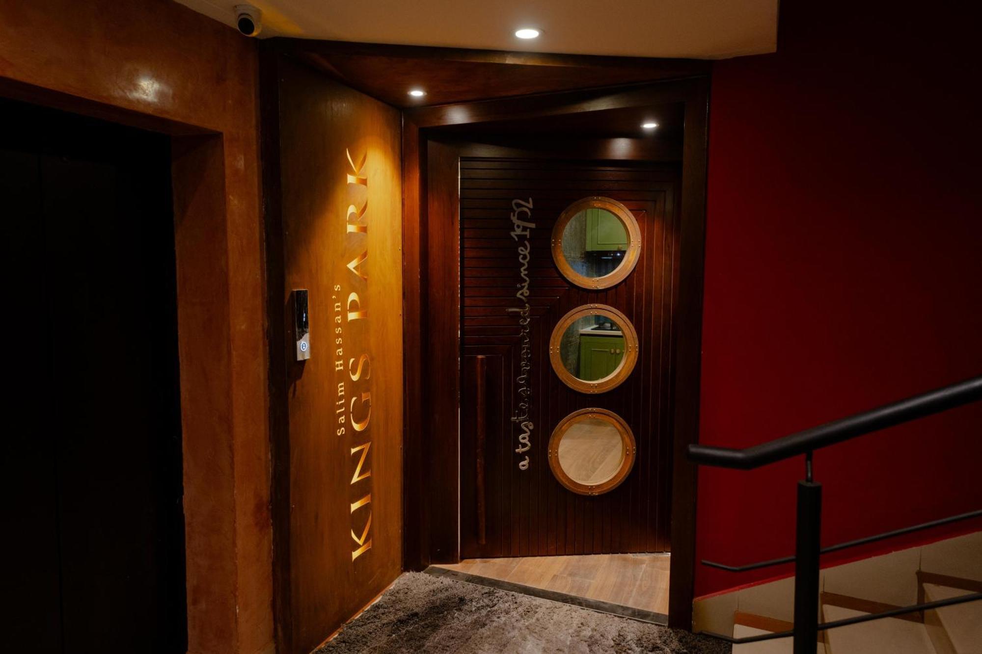 Hotel Treebo Trend Time Square Marine Drive Kochi Exterior foto