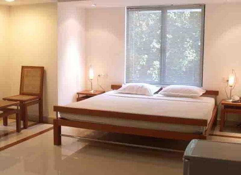 Hotel Treebo Trend Time Square Marine Drive Kochi Habitación foto