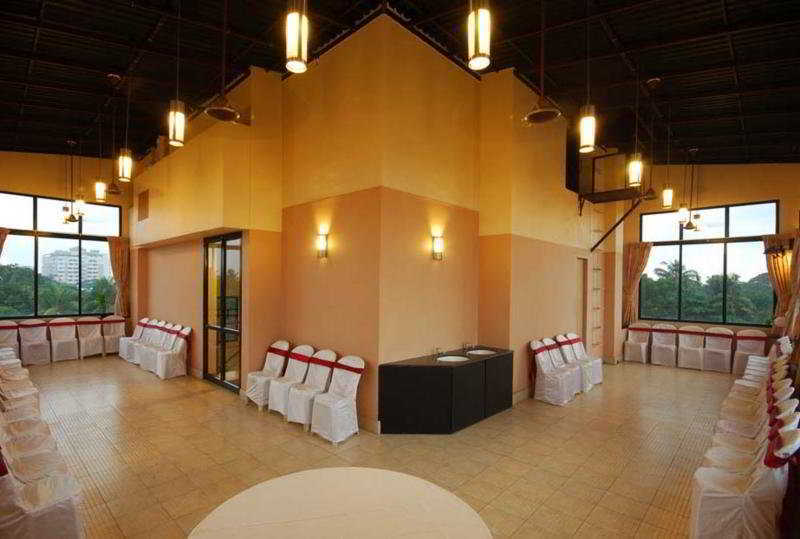 Hotel Treebo Trend Time Square Marine Drive Kochi Exterior foto